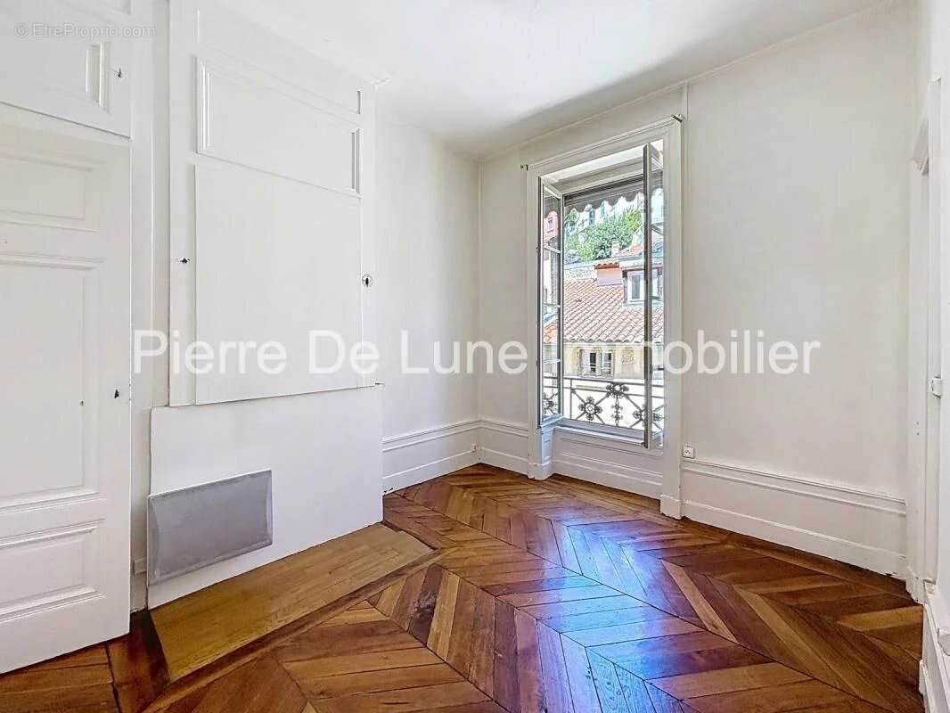 Lyon 1er – Appartement de caractère à réinventer  Charme de l'ancien, dressing, cave & grenier - photo 17