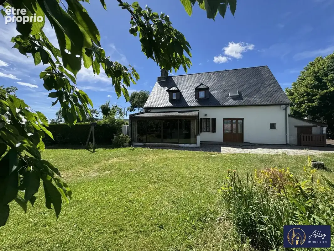 Maison 5 pièces SAINT PIERRE-CANTAL - Maison à SAINT-PIERRE