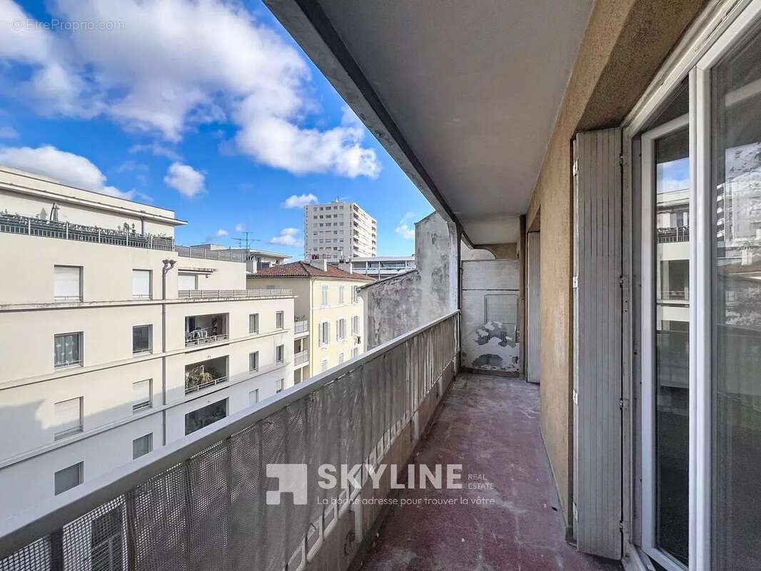 Appartement à MARSEILLE-4E
