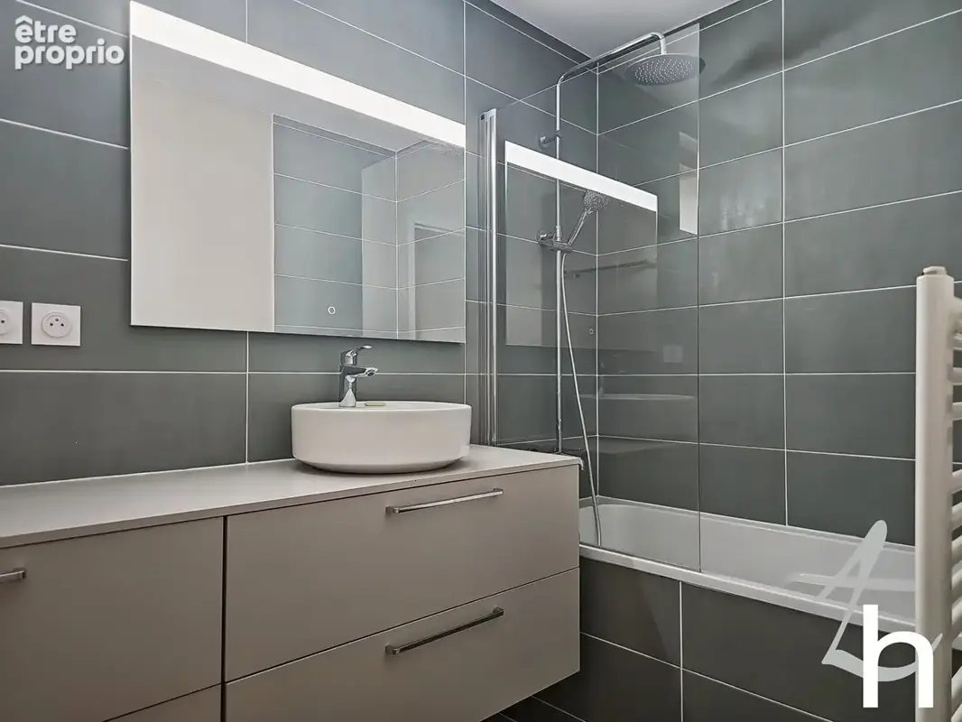 Maison ancienne - 5 chambres - grand garage -  annexes - terrain - photo 12
