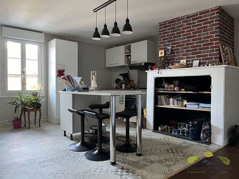 Appartement à SAINT-LEONARD-DE-NOBLAT