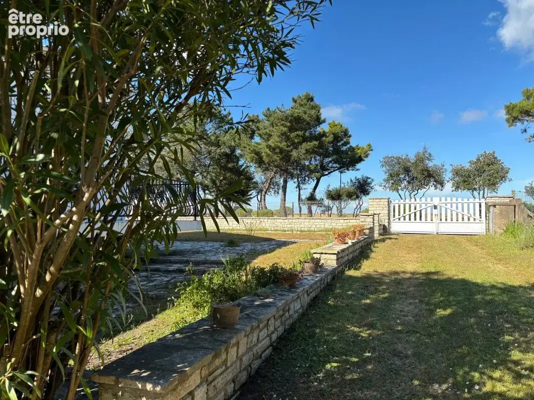 À vendre – Belle maison familiale avec vue mer, dépendance et jardin – La Brée-les-Bains, plage à pied - photo 6