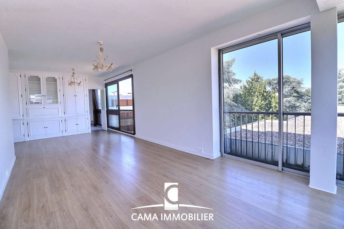 Appartement 4/5 pièces 106 m2 en dernier étage, le parc montaigne - photo 3