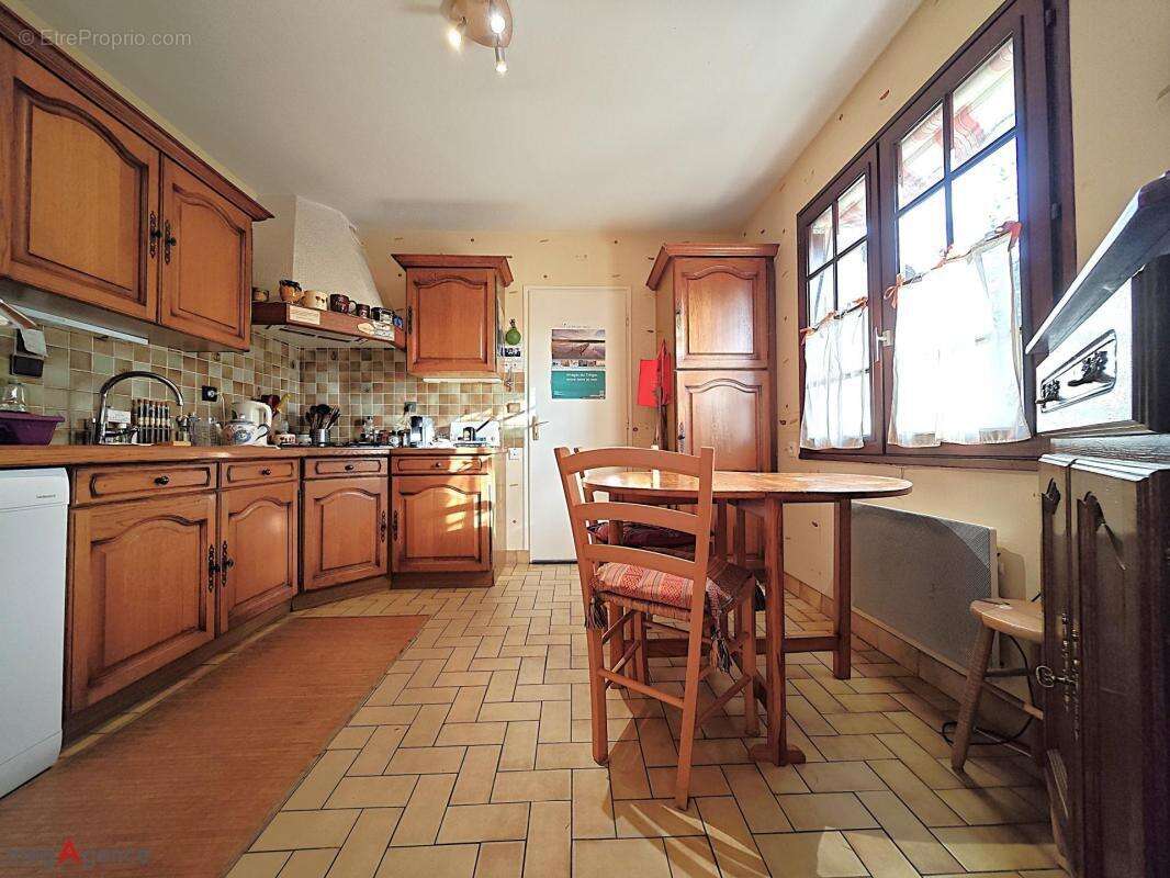 Maison à LA TRINITE-SURZUR