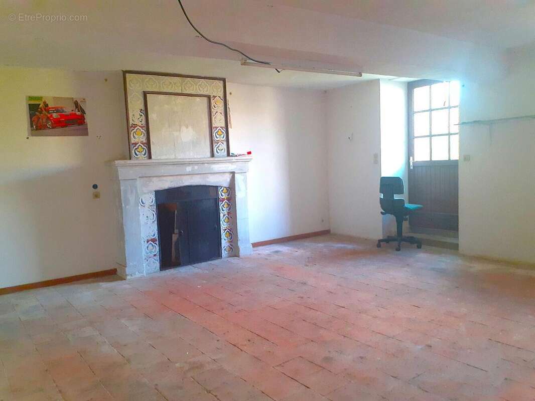   - Maison à SAINT-MARTIN-DE-SANZAY