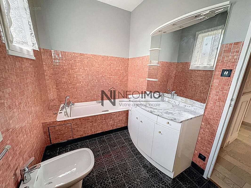 Maison à NEUFCHATEAU