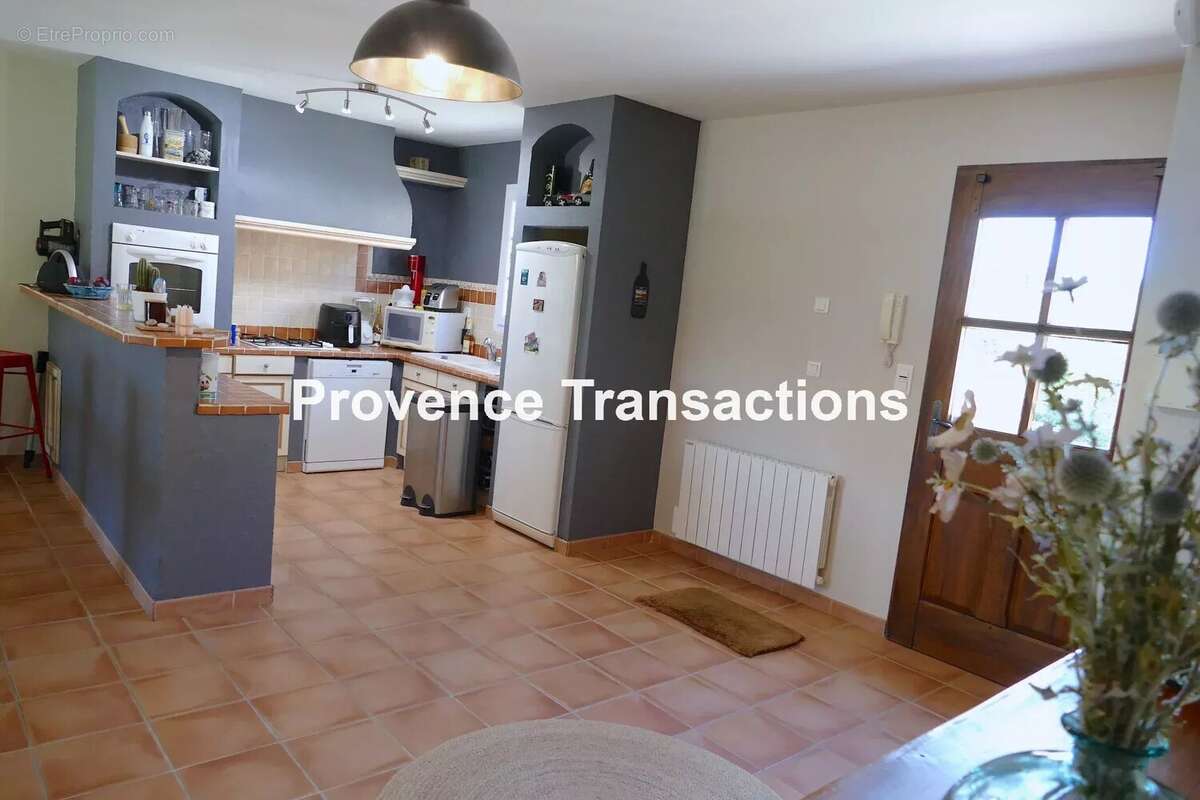 Très belle maison avec grandes dépendances - photo 12