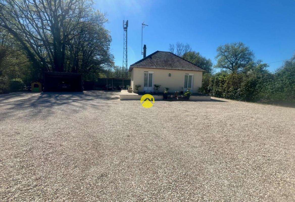 Maison à SAINT-AMAND-EN-PUISAYE