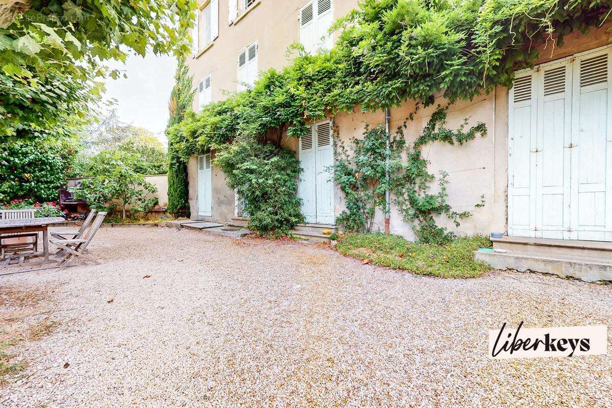 Duplex de charme de 87 m² – Dernier étage d'une maison bourgeoise – Terrasse tropézienne - photo 13