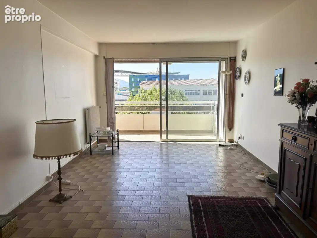 Bel appartement t3 traversant avec terrasse, garage et cave - centre-ville - photo 9