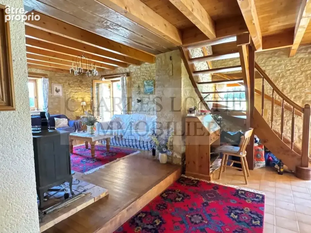 Charmante maison en pierre avec piscine, sur un terrain de 3800 m² , aux portes d’un village vivant de la Bouriane. - photo 12