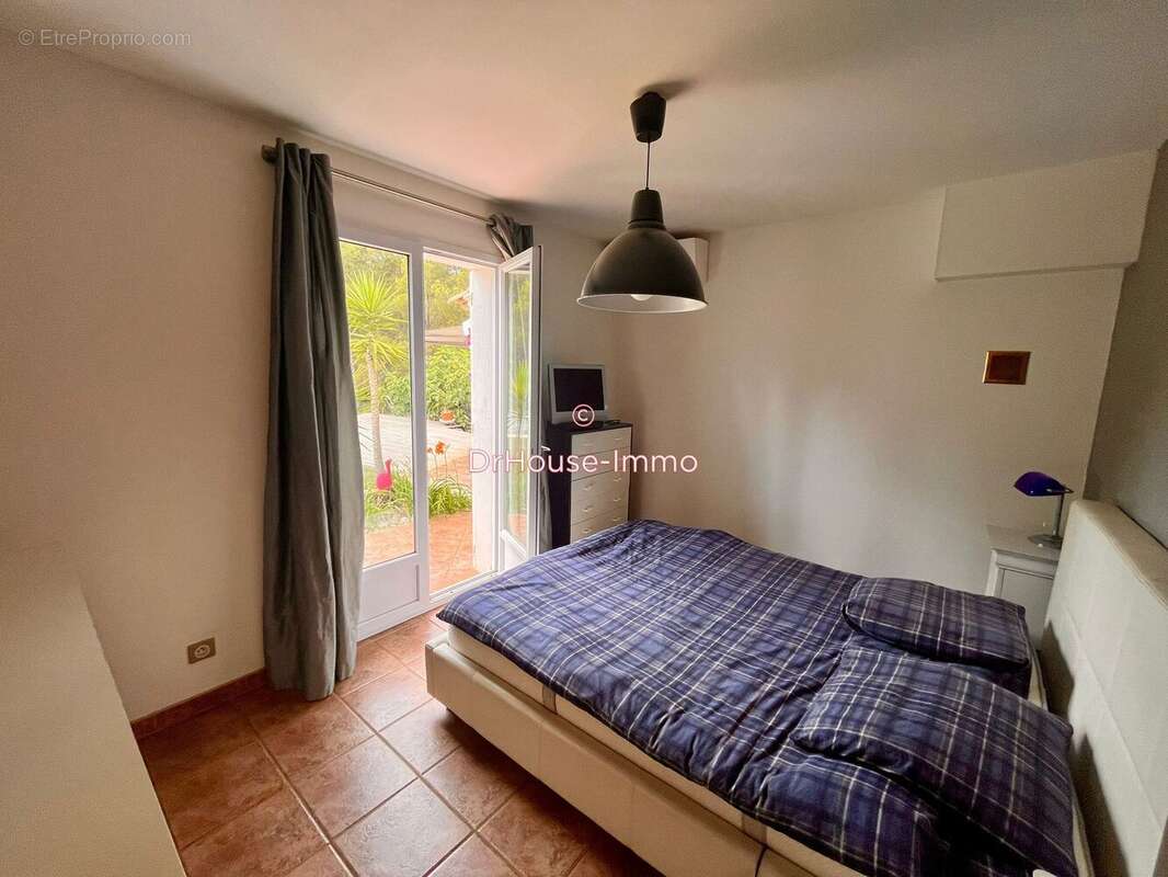 Maison à LE REVEST-LES-EAUX