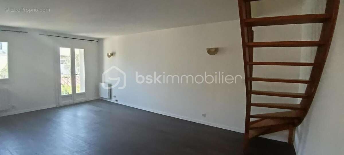 Spacieux duplex 2 chambres et box proche gare et centre ville - photo 2