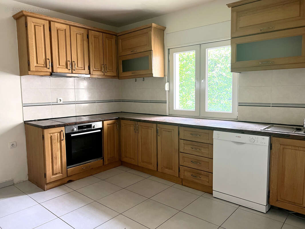 Appartement à ETREMBIERES