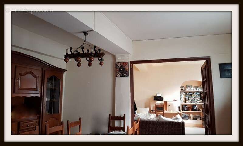 Maison à BAGE-LE-CHATEL