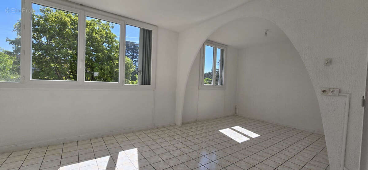 APPARTEMENT T3 traversant de 65.86m²  à La Mulatière - photo 3