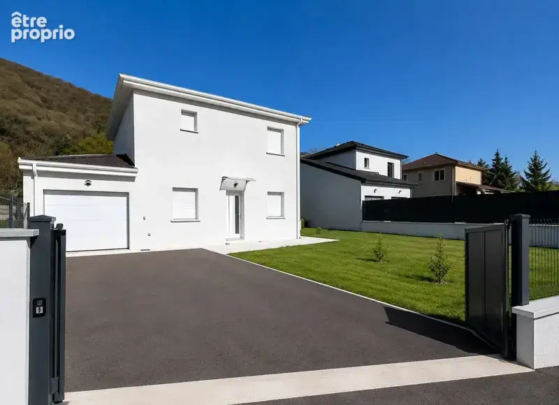 Maison à MONTAGNIEU