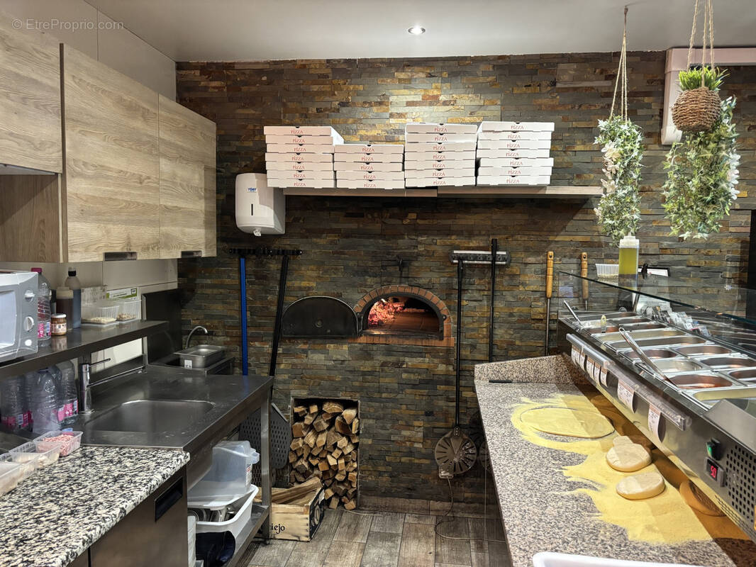 Commerce à SAINT-JEAN-LASSEILLE