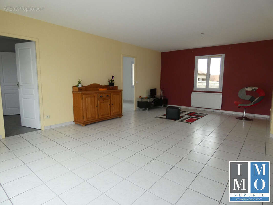 Maison à MOULINS-SUR-YEVRE