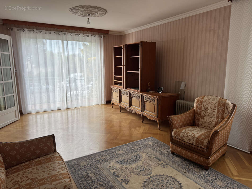 Maison à SAINT-JEAN-DE-LA-RUELLE