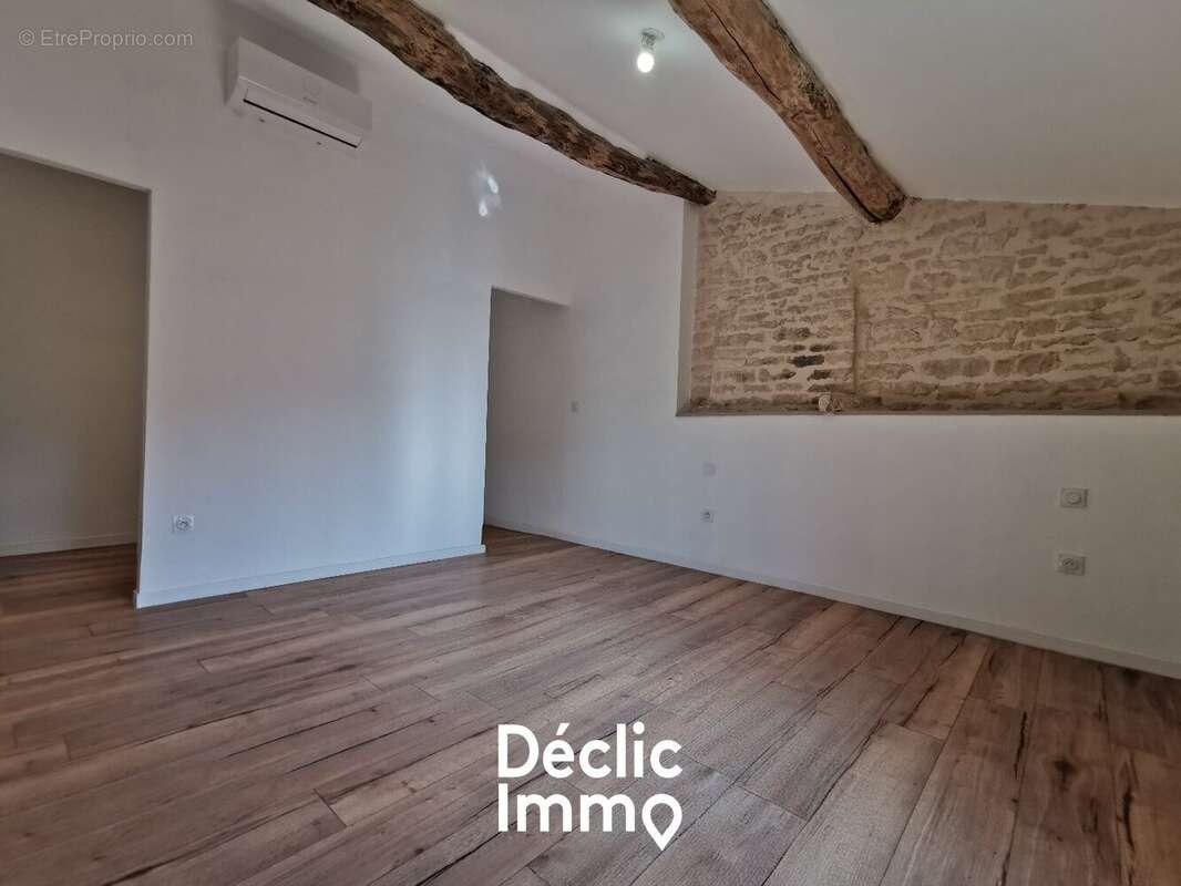 La Rochénard (79)  Maison en pierre entièrement rénovée  121 m²  Environnement calme - photo 7