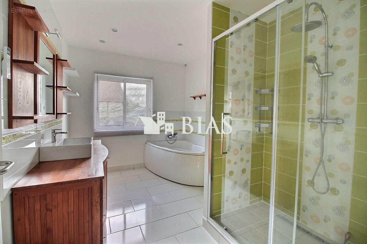 Maison 122 m² à Crosville-La-Vieille  - photo 8