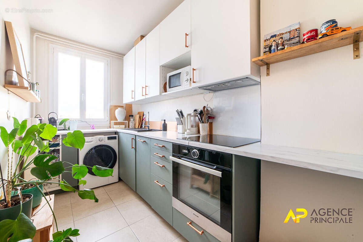 Appartement à LA GARENNE-COLOMBES