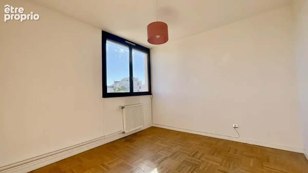 Spacieux T4 de 82 m2 traversant Est/Ouest avec balcon, garage et cave   DPE D - photo 8