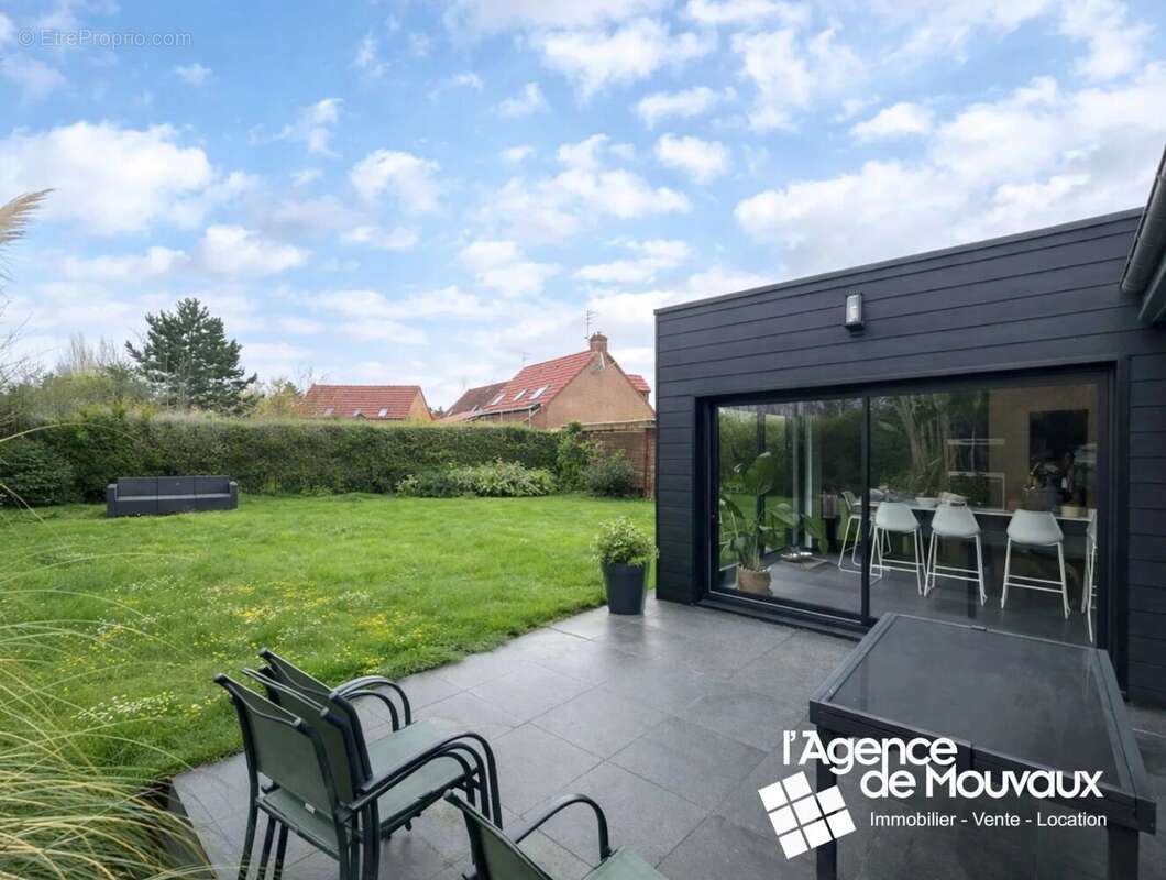 Maison à LA CHAPELLE-D'ARMENTIERES