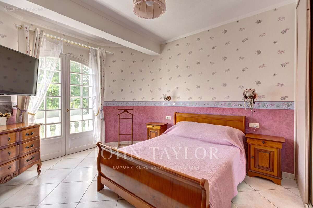 Maison à AMBARES-ET-LAGRAVE