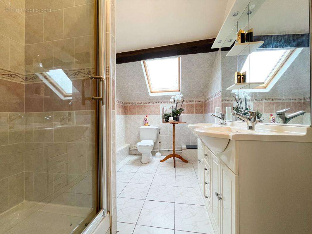 Maison à SAINT-GENOU