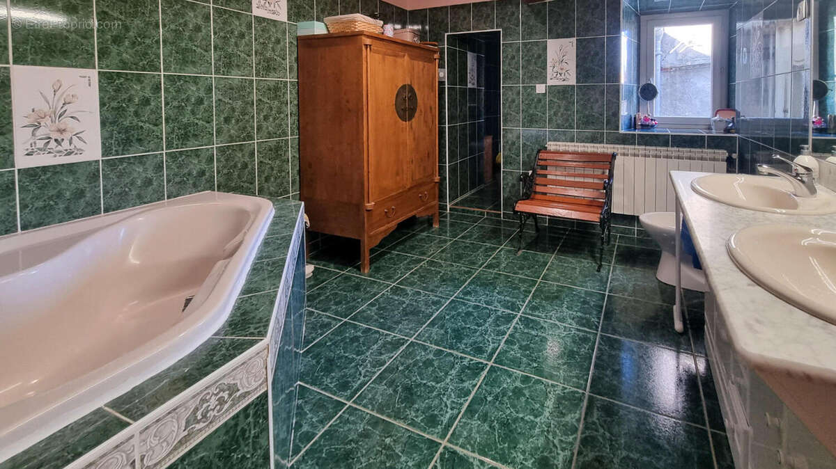 salle de bain - Maison à CARCASSONNE