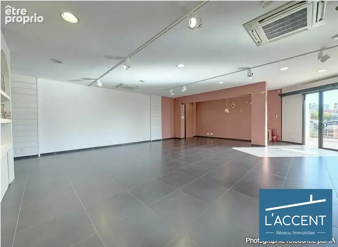 Commerce 153 m² à vendre à Lunel (34400) - photo 2