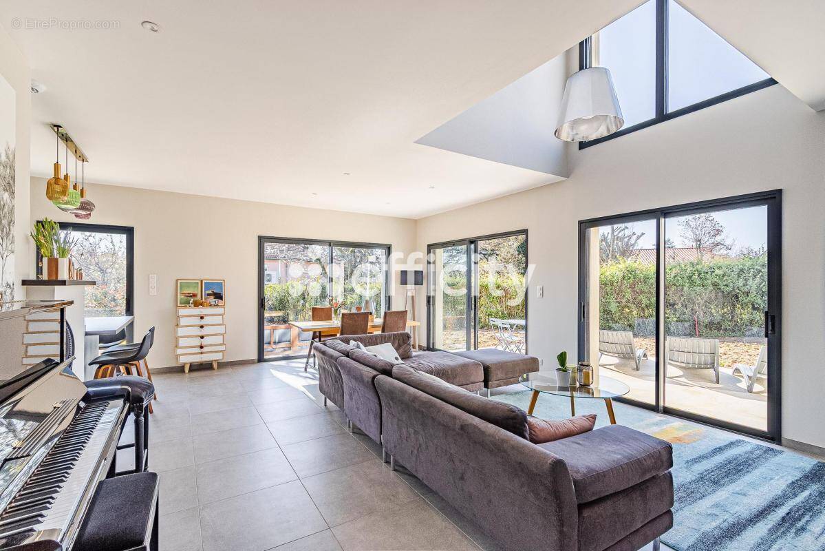 Maison à CHAZAY-D'AZERGUES