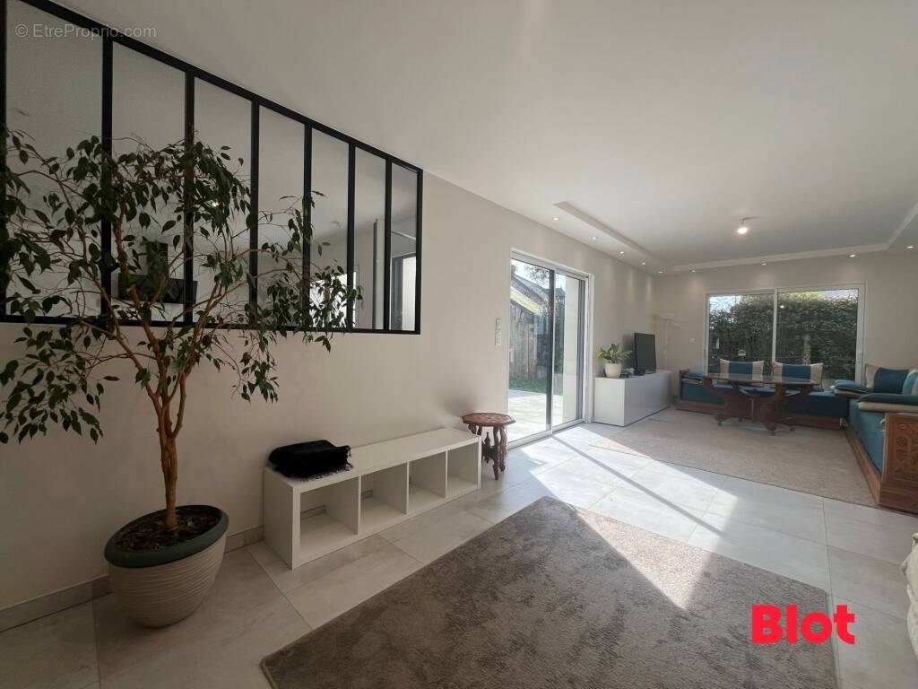 Maison à ERCE-EN-LAMEE