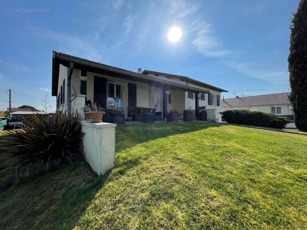 Maison à SAINT-ROMAIN-DE-JALIONAS