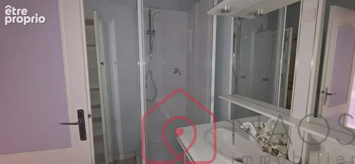 GIBAUDERIE. Grand T4 de 103m²   Parking couvert  - photo 10