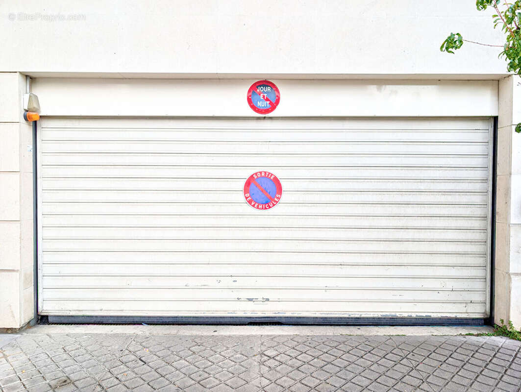 Parking à COURBEVOIE