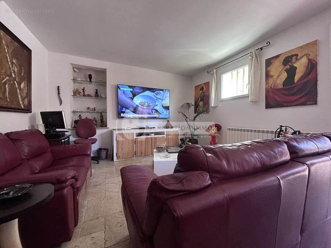 Maison à FONTVIEILLE