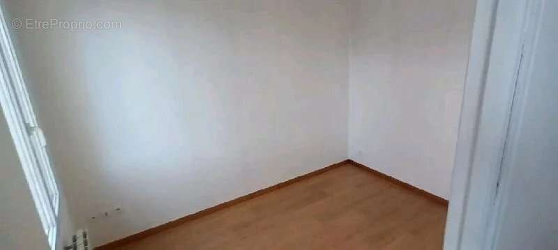 Maison à SAINTE-GENEVIEVE-DES-BOIS