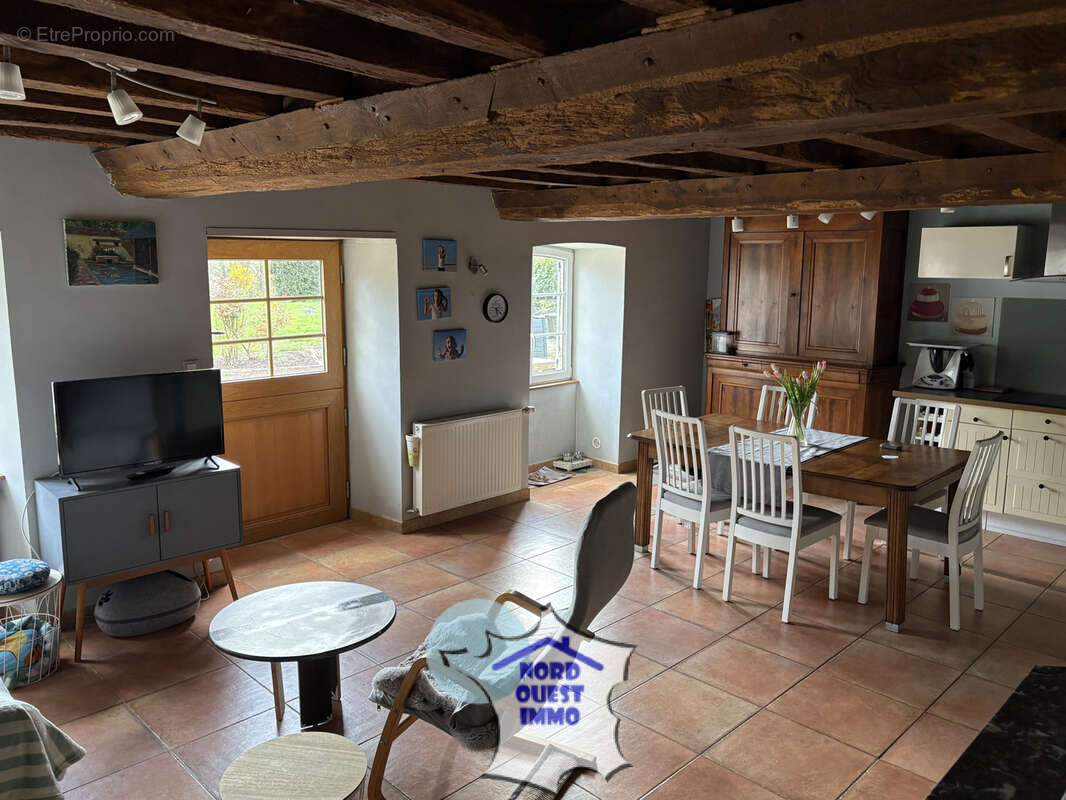 Maison à LASSAY-LES-CHATEAUX