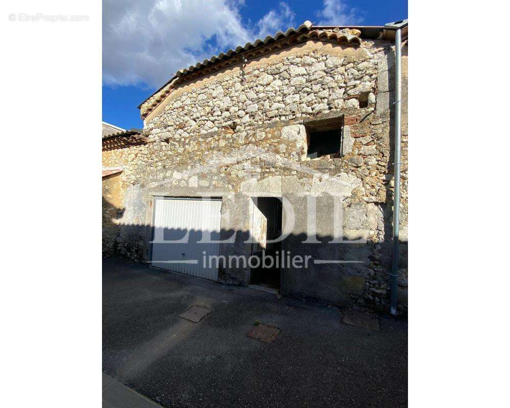 Maison de ville avec terrasse, cour et garage - photo 2