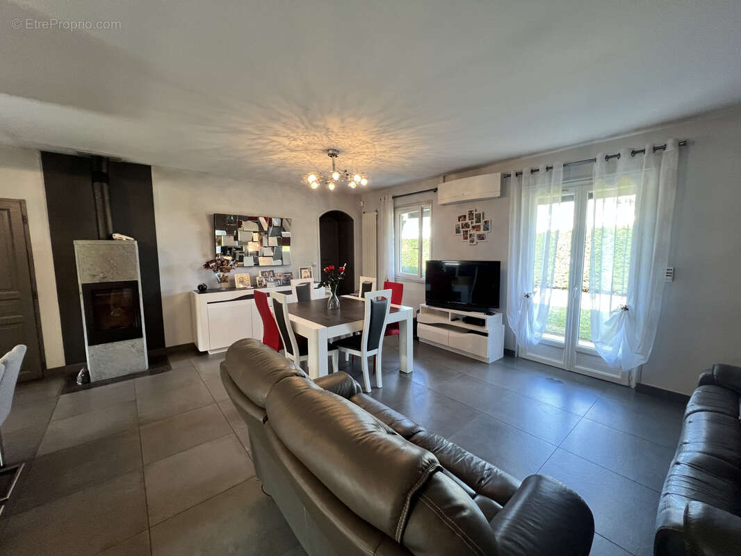 Maison à VETRAZ-MONTHOUX