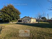 Maison à PINS-JUSTARET