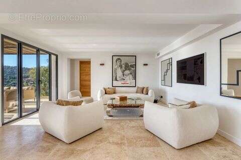 Maison 220 m² à Cavalaire-Sur-Mer  - photo 2