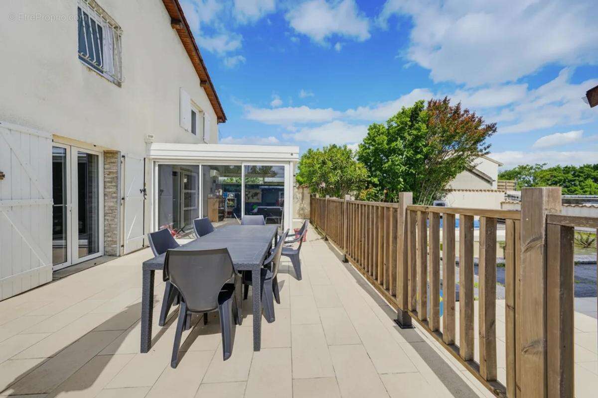 Maison de 6 pièces de 160 m² à Izon - photo 15