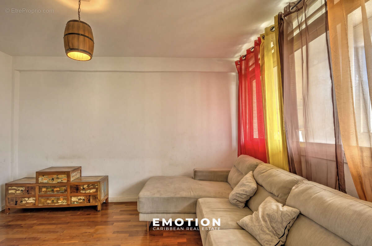 Appartement T3   64 m2 + terrasse Les Abymes - photo 5