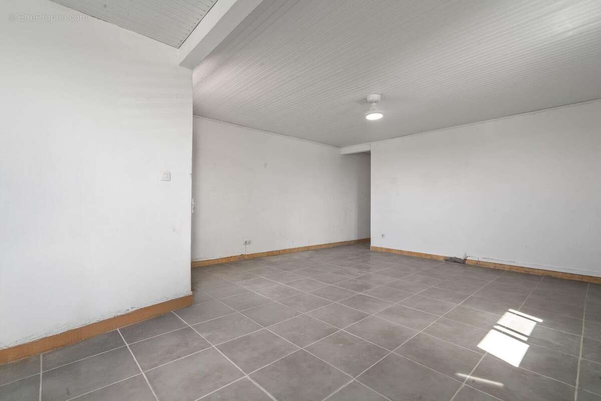 Appartement à RIVIERE-SALEE