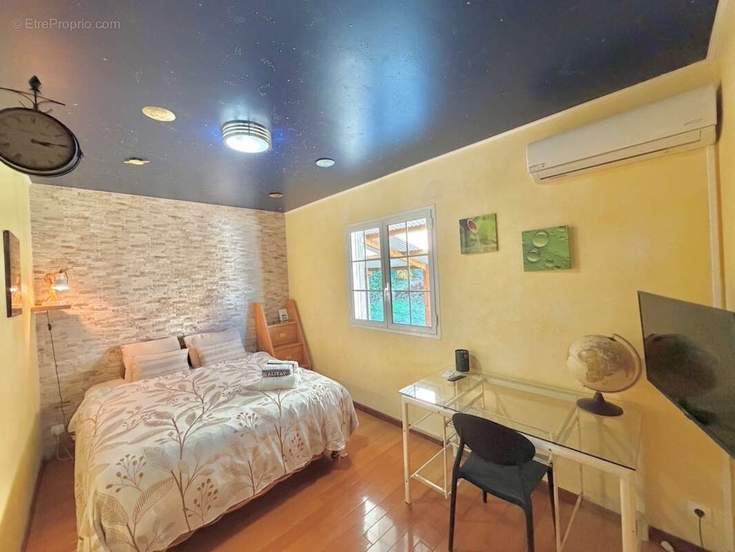 À vendre – Villa T11 d'exception avec piscine, jacuzzi et fort potentiel locatif – Mont-Vert-les-Bas (Saint-Pierre) - photo 10