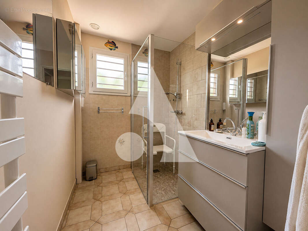 Maison 125 m² - rafraichissement a prévoir - 5 min gare - photo 11